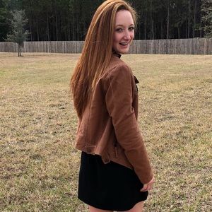 Meet your Posher, Courtney